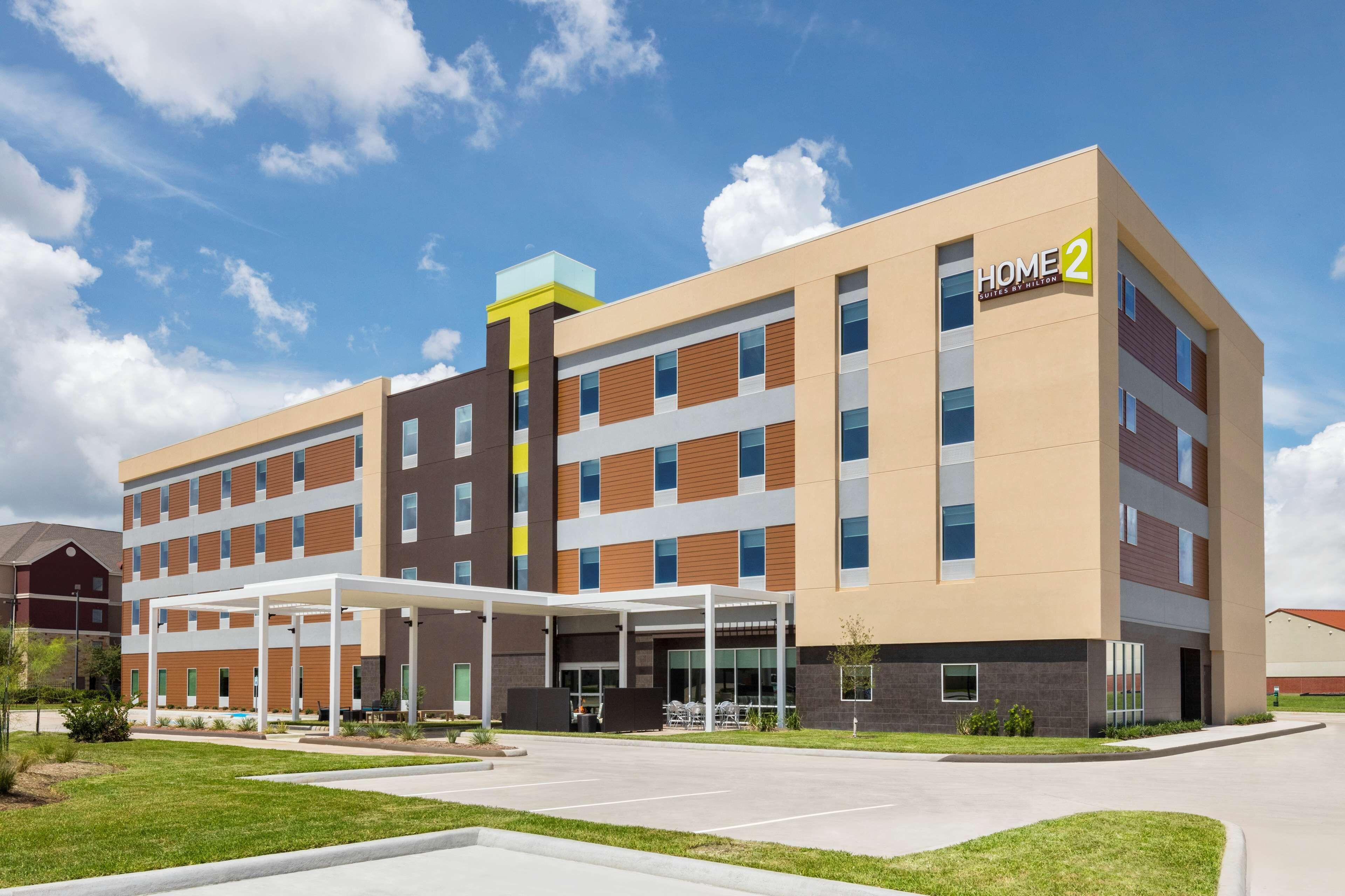 5 Business Hotels Close to S T College in Houston