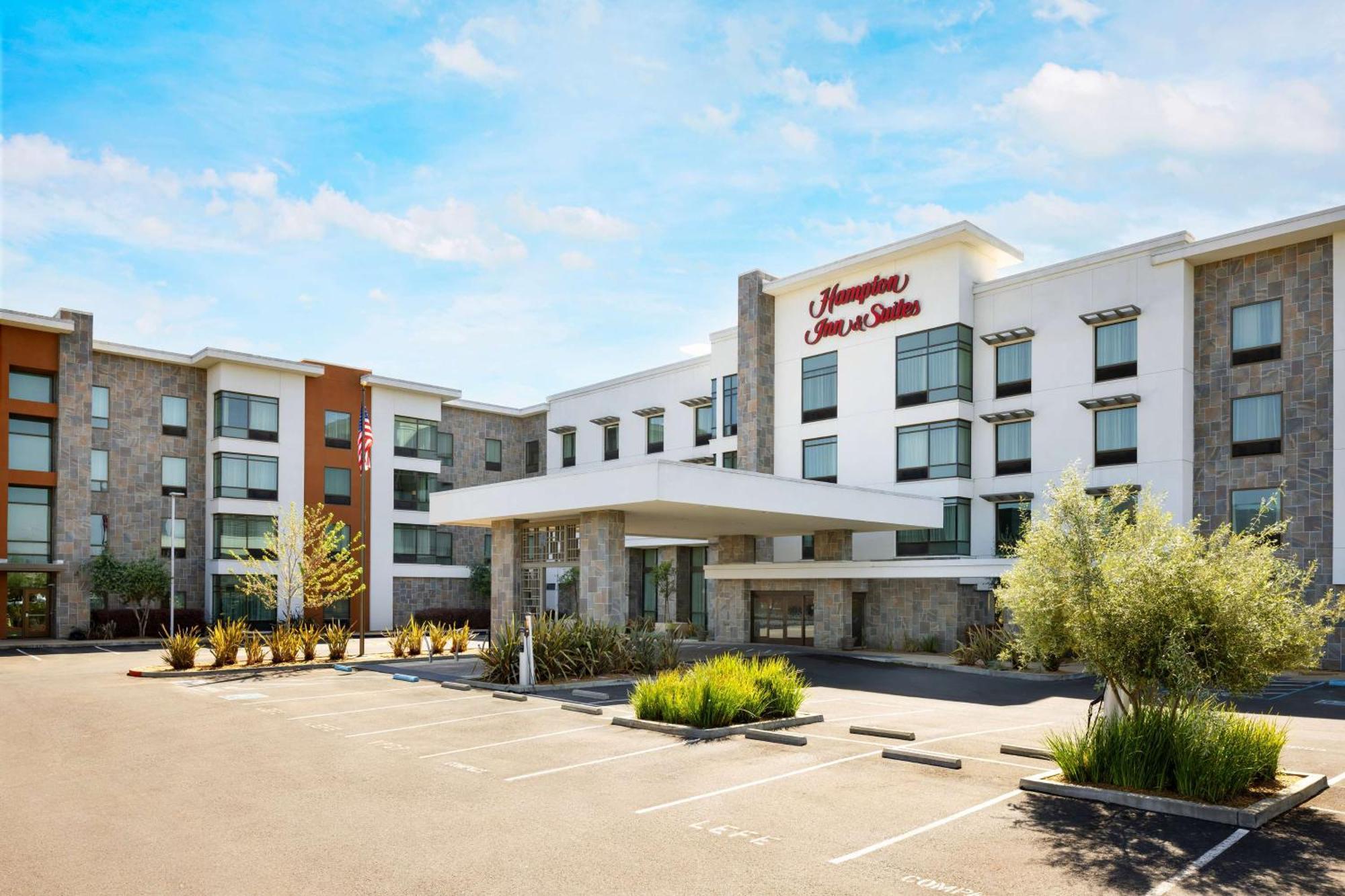 11 Central Napa Hotels Near di Rosa Worth Booking