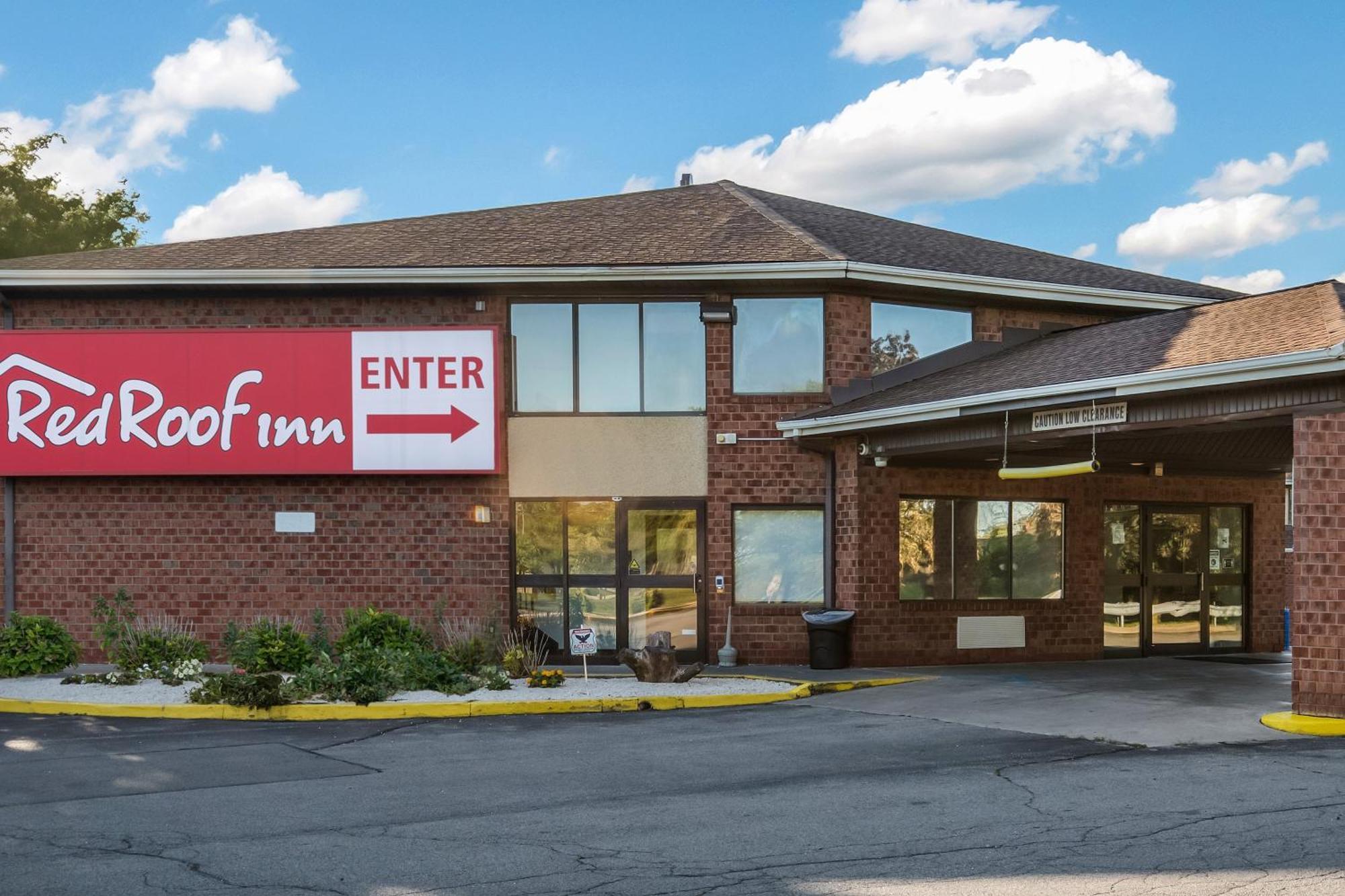 4 Airport Hotels Close to PAETEC Park in Rochester