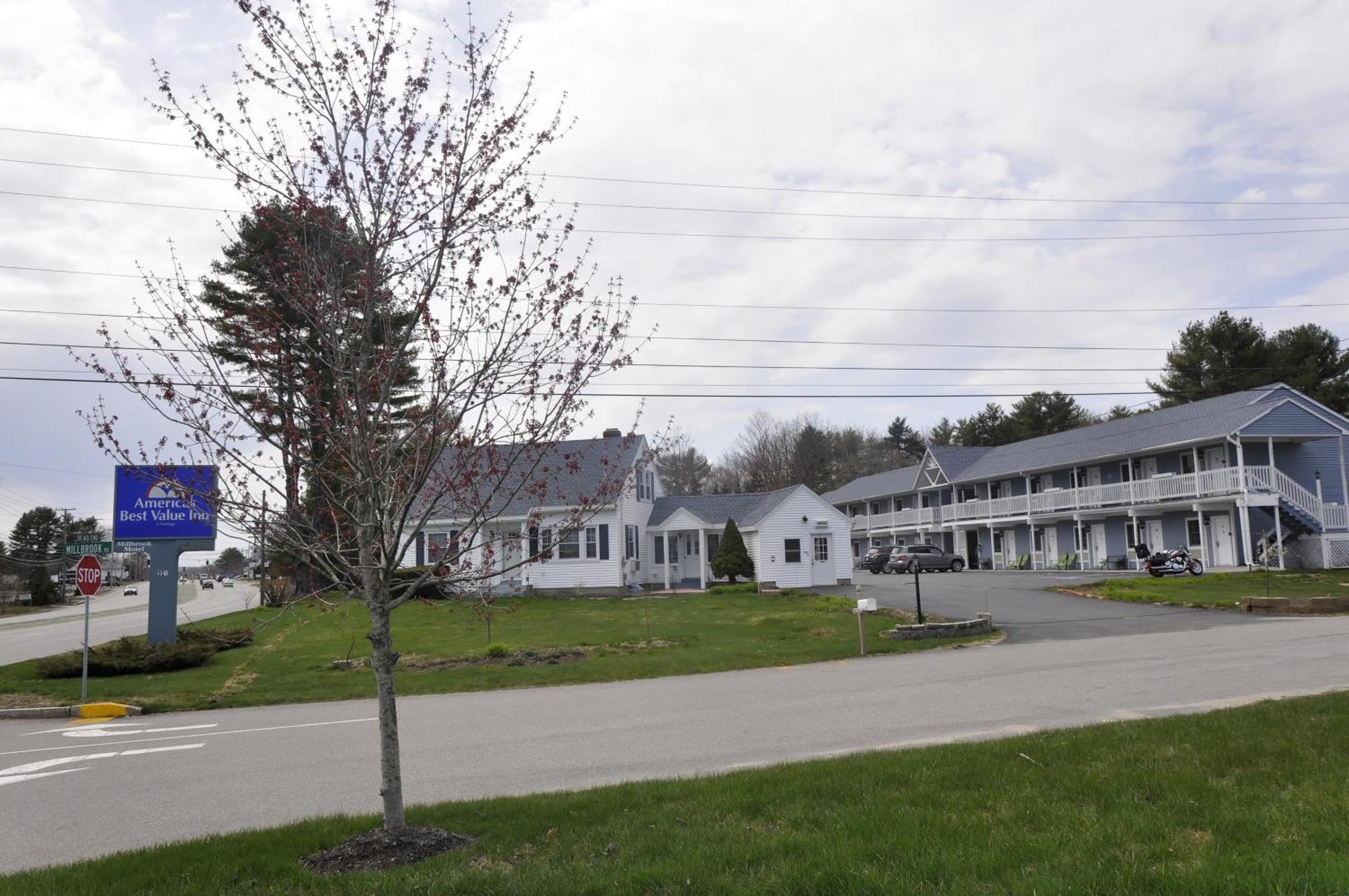 4 Airport Hotels Near Two Lights State Park for Easy Access