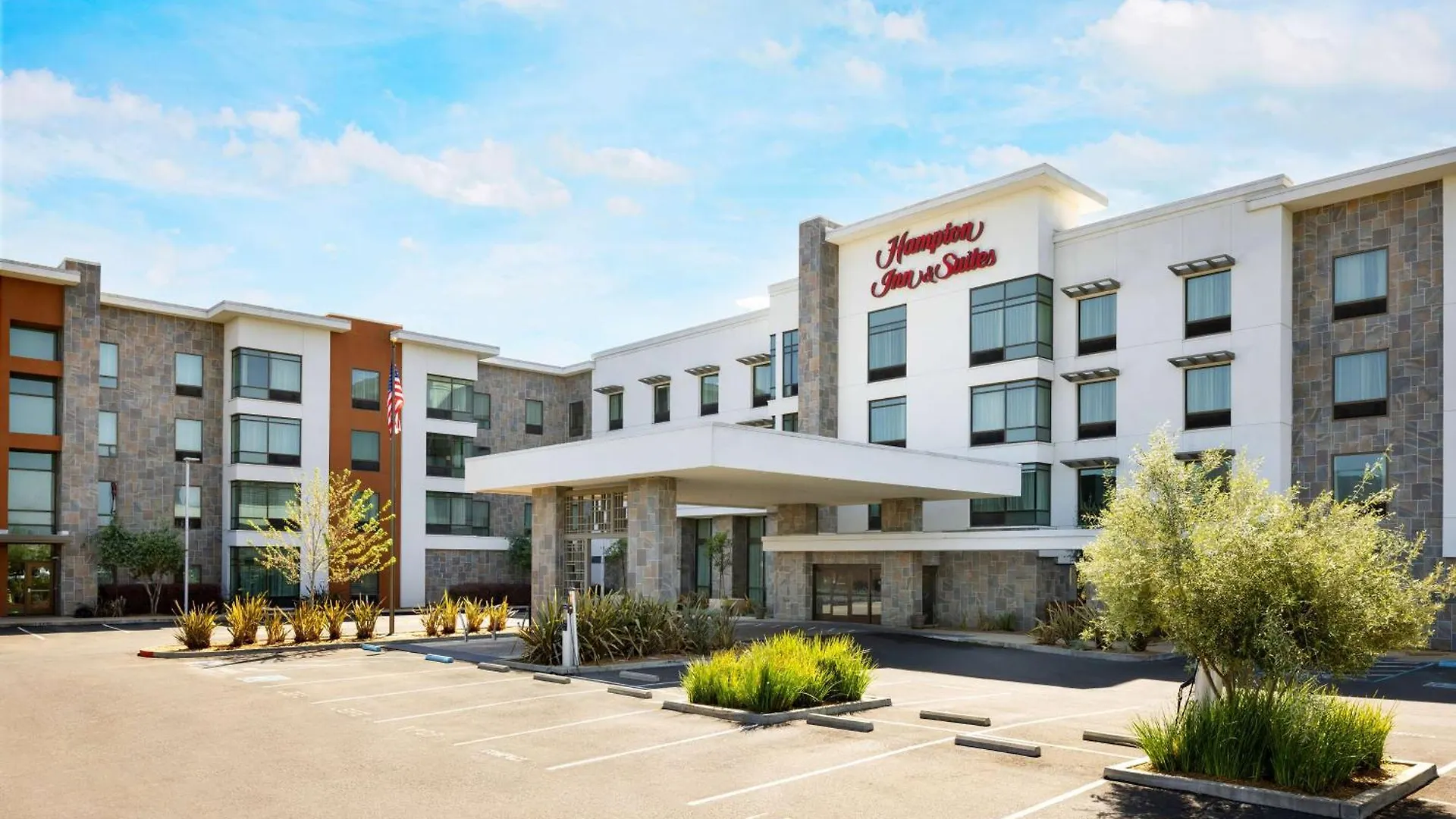 11 Central Napa Hotels Near di Rosa Worth Booking