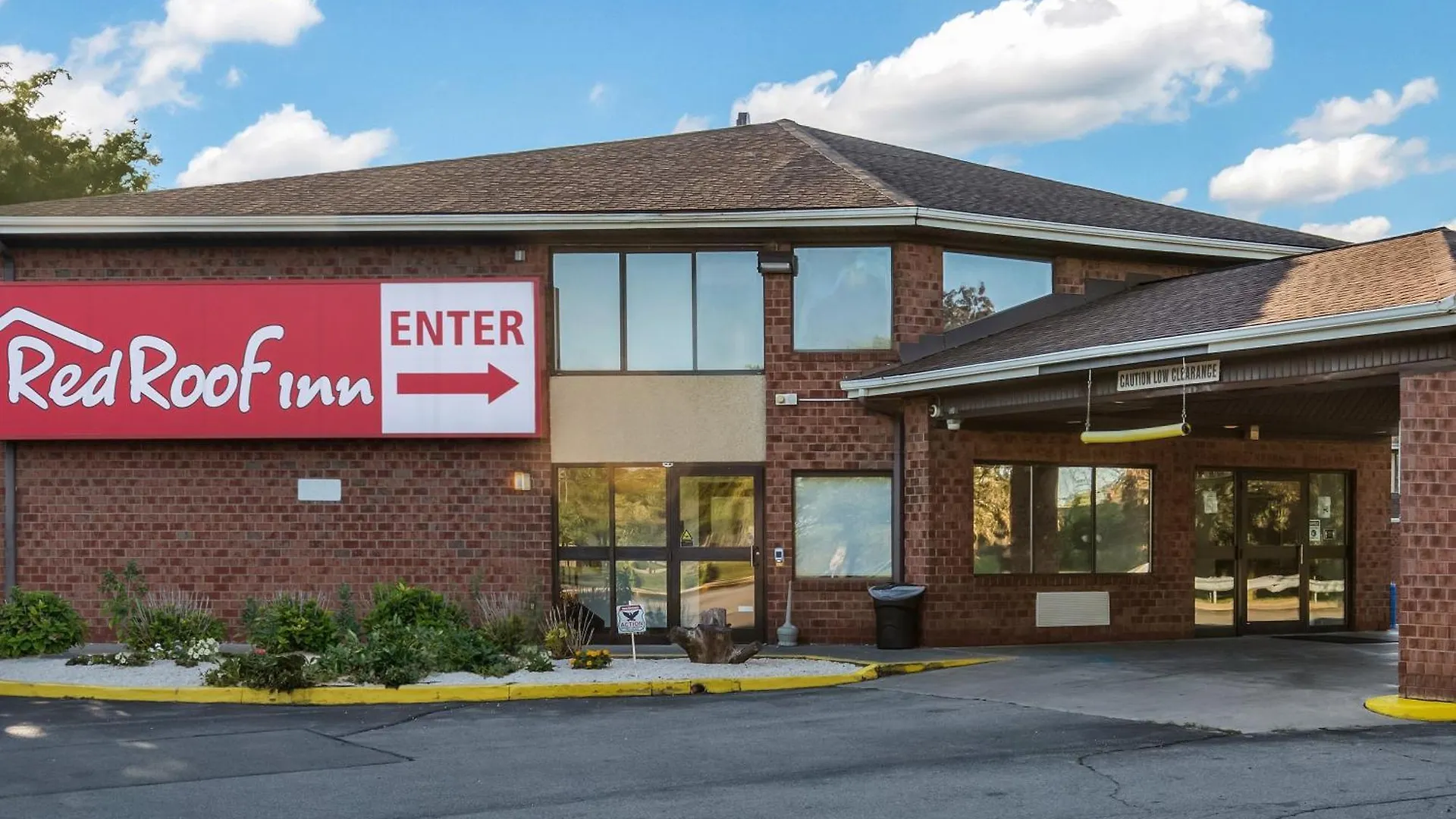 4 Airport Hotels Close to PAETEC Park in Rochester