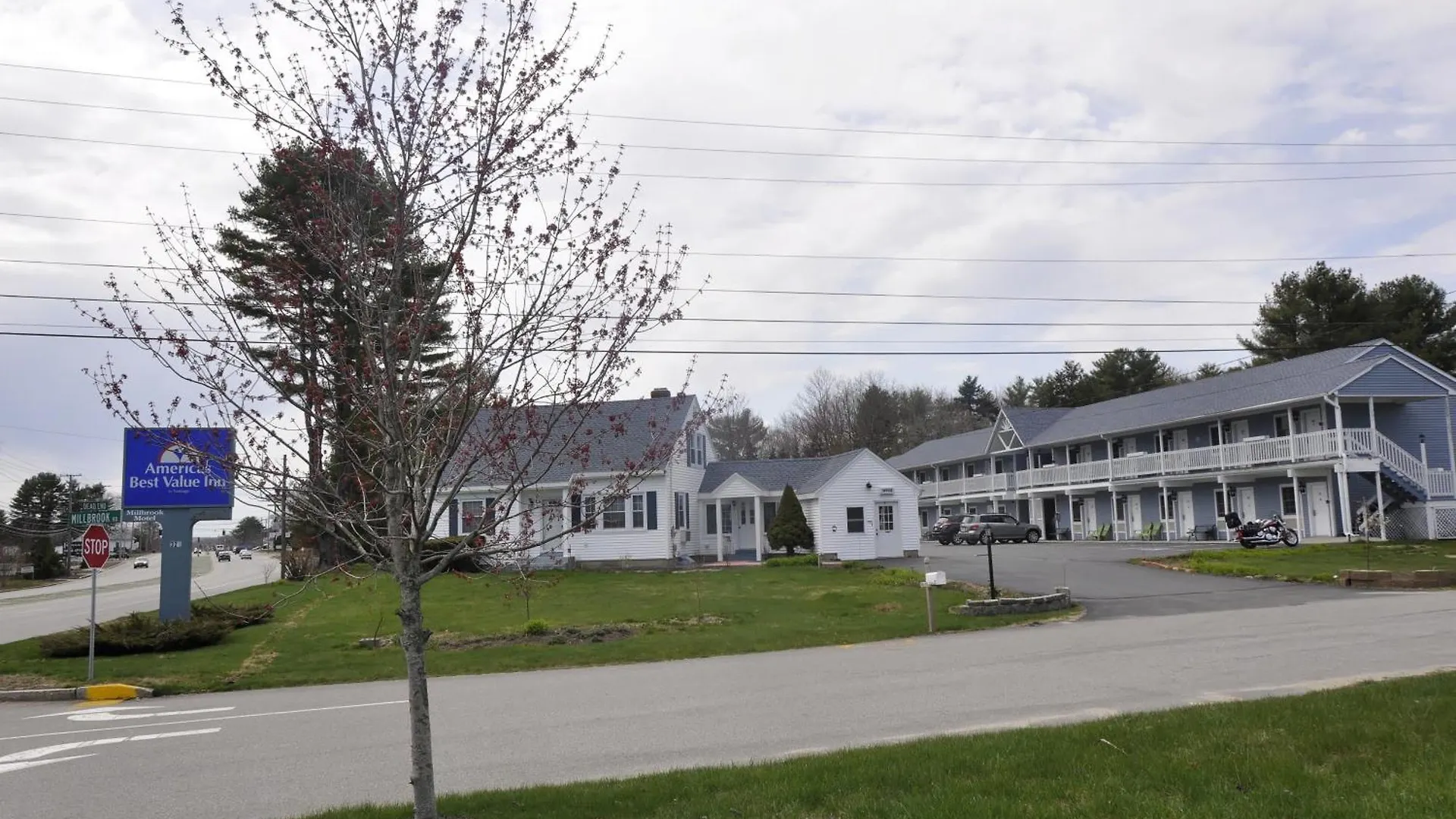 4 Airport Hotels Near Two Lights State Park for Easy Access
