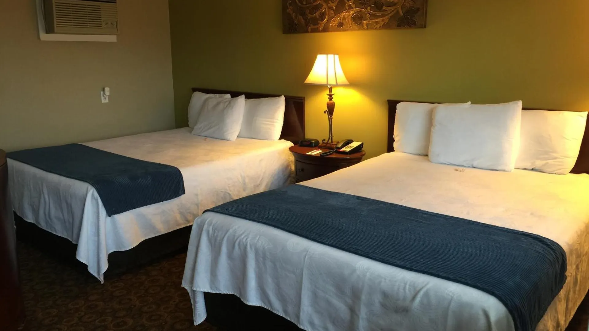 Staying Near Maggie's Jungle Golf: 4 Budget Hotels Compared