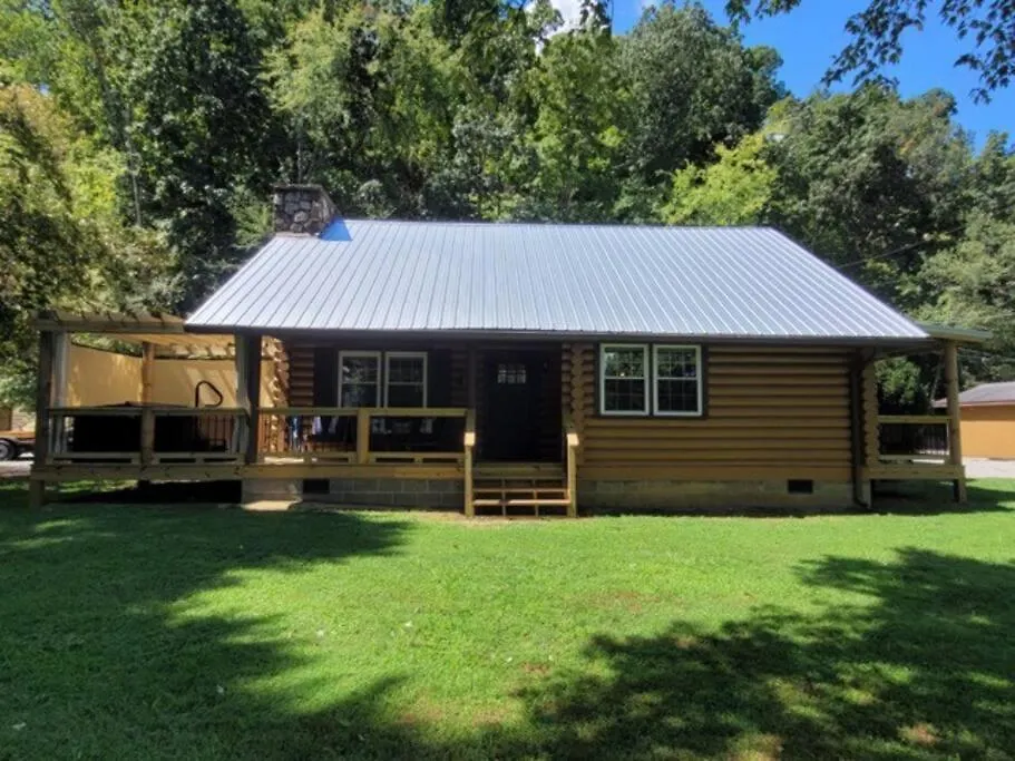 8 Holiday Home Rentals Close to Dolly Parton's Stampede