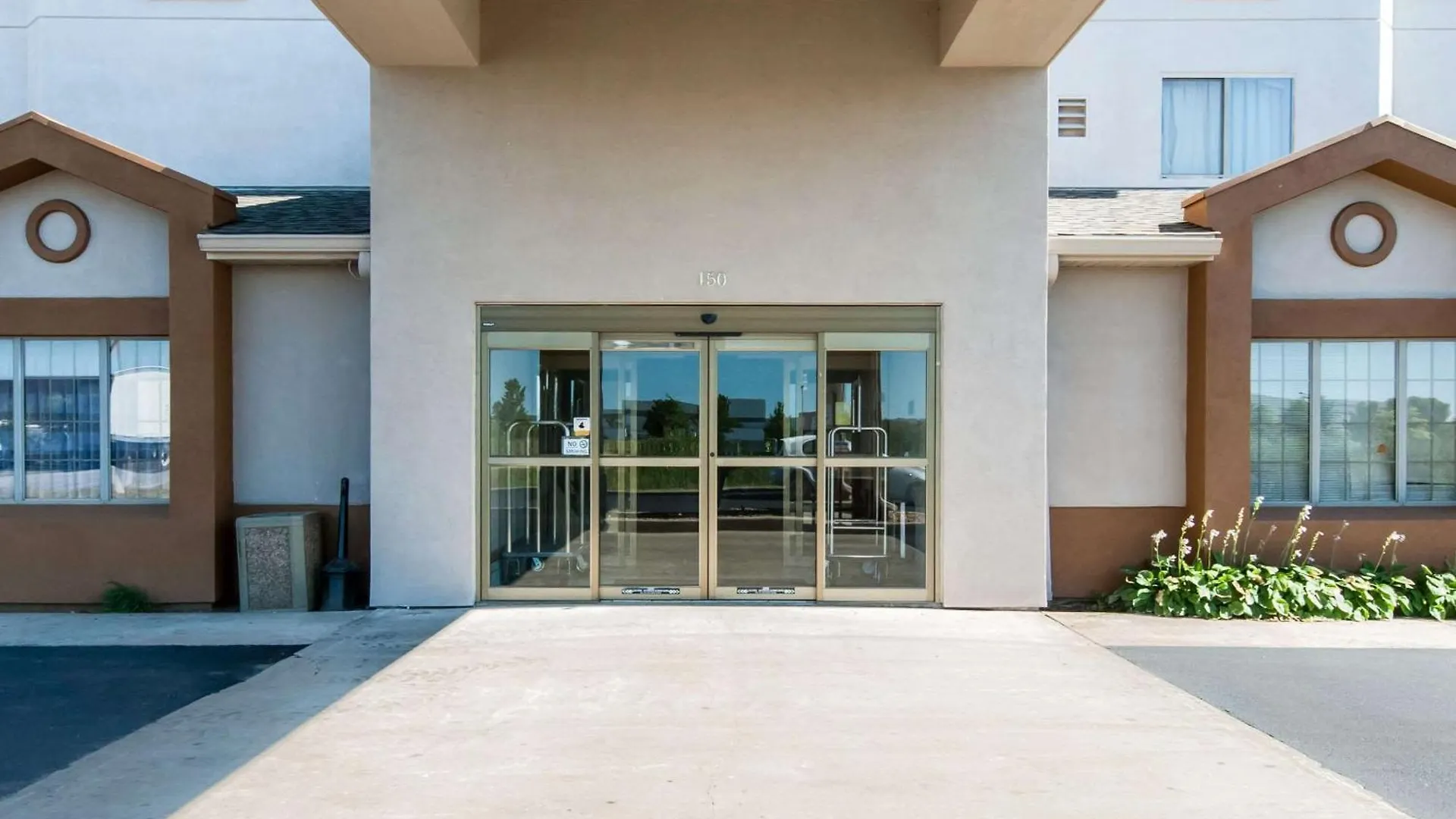 Staying Near Family Arena: 9 Business Hotels Compared
