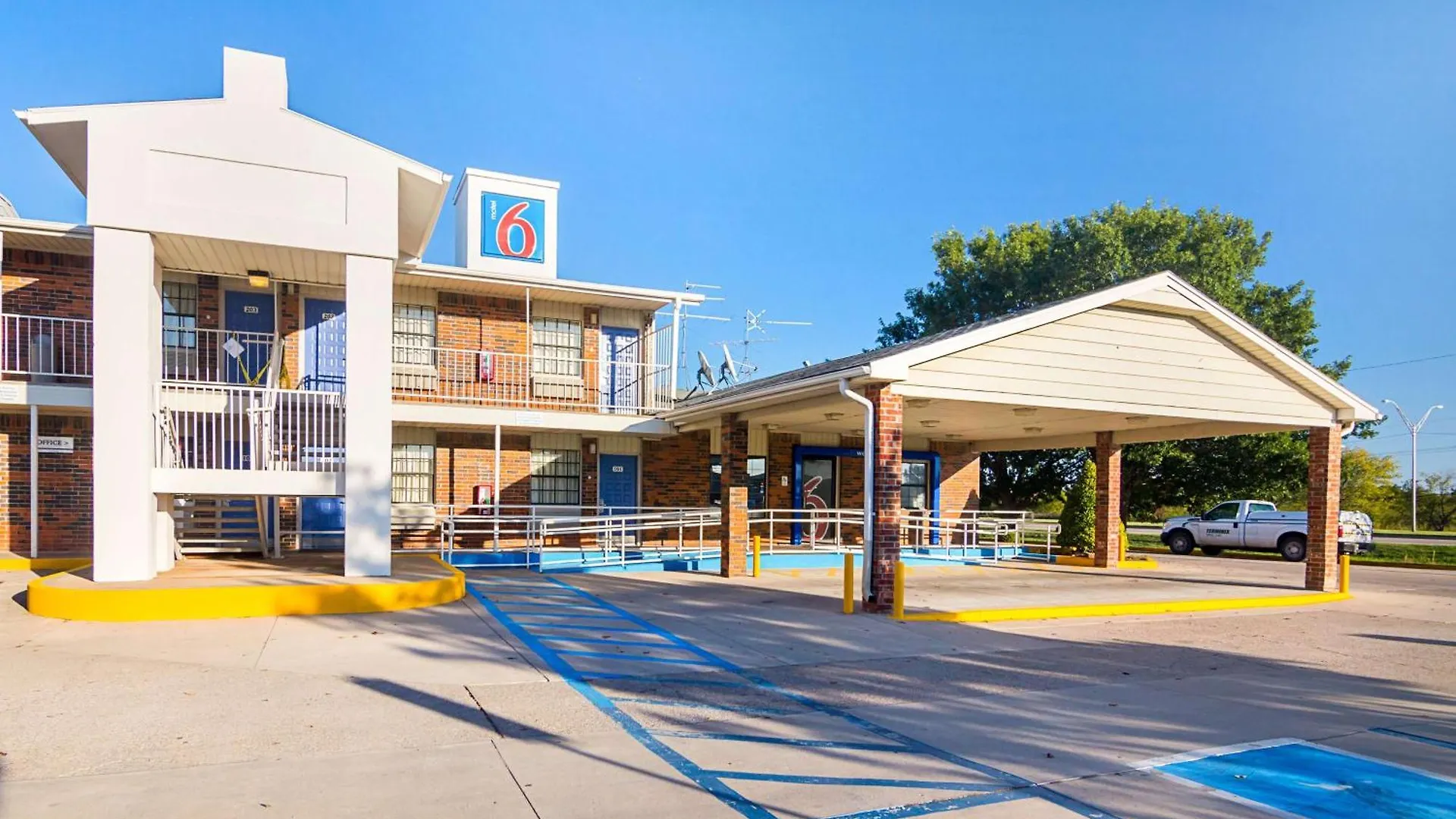 6 Top-Rated Airport Hotels In Oklahoma To Book Now