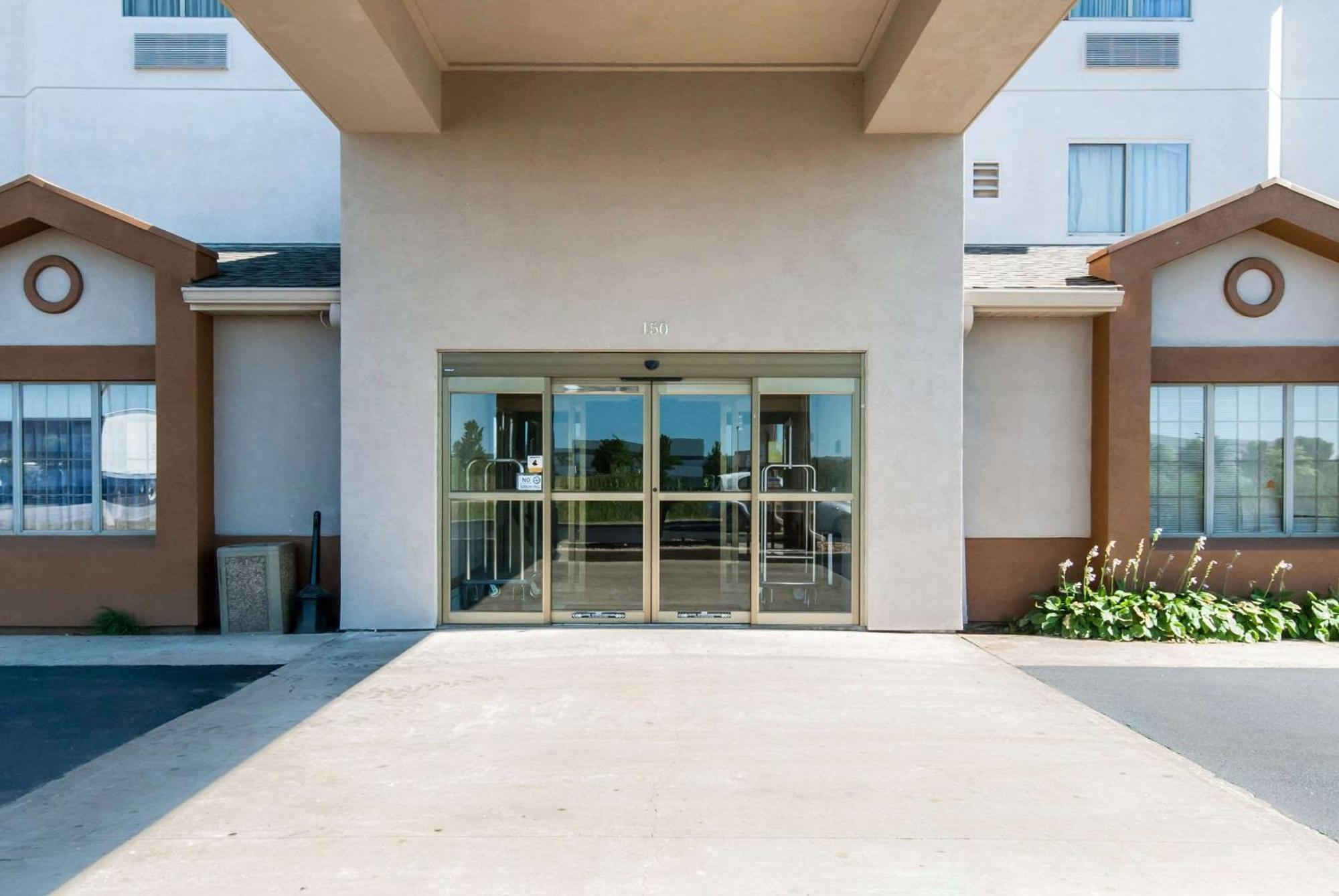 Staying Near Family Arena: 9 Business Hotels Compared