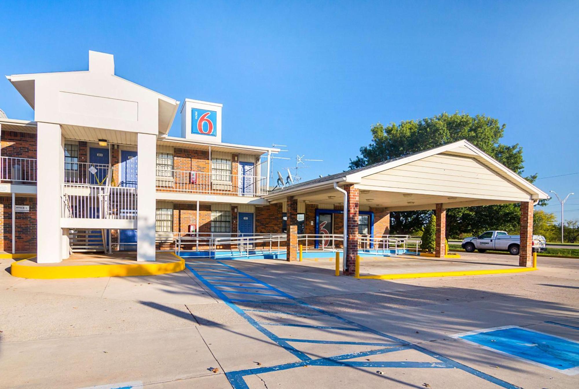 6 Top-Rated Airport Hotels In Oklahoma To Book Now