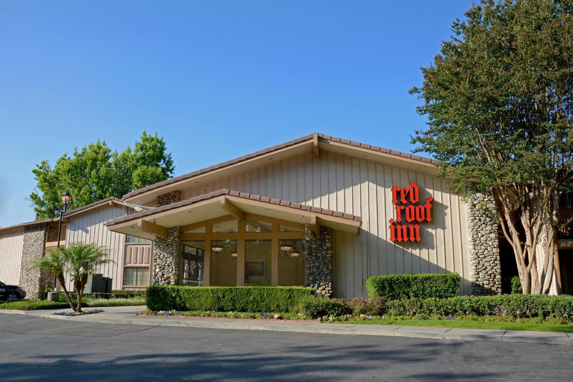 Staying Near Eastland Shopping Center: 4 Budget Hotels Compared